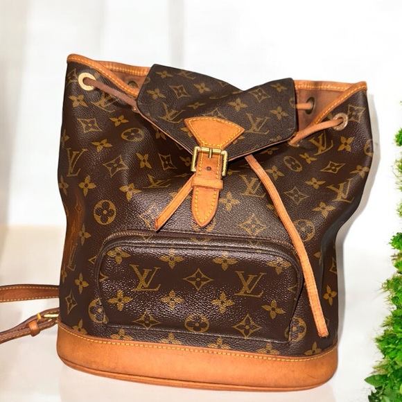 Louis Vuitton Montsouris Mm - Picture 9 of 16